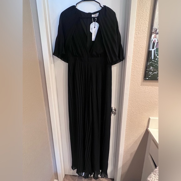 Elegant Black Pleated Paint Suit (has attached cape) - Picture 5 of 5